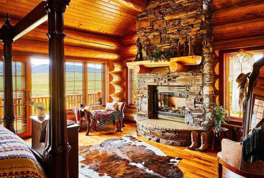 Shaw Ranch - Remote Luxury Home in Wyoming - Bedroom